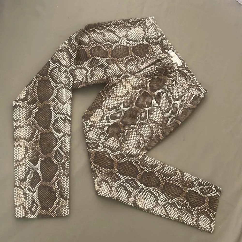 MICHAEL KORS Snake-Print  brown size 6” Women’s Jeans W Pockets front and Back